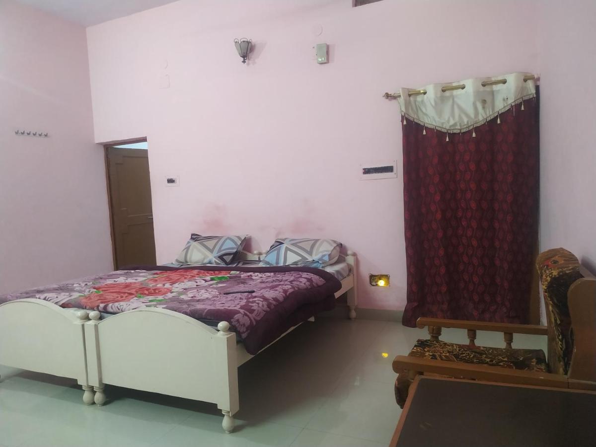Hotel Shri Mahant Orchha 5 Mint Walking From Ram Raja Temple Buitenkant foto