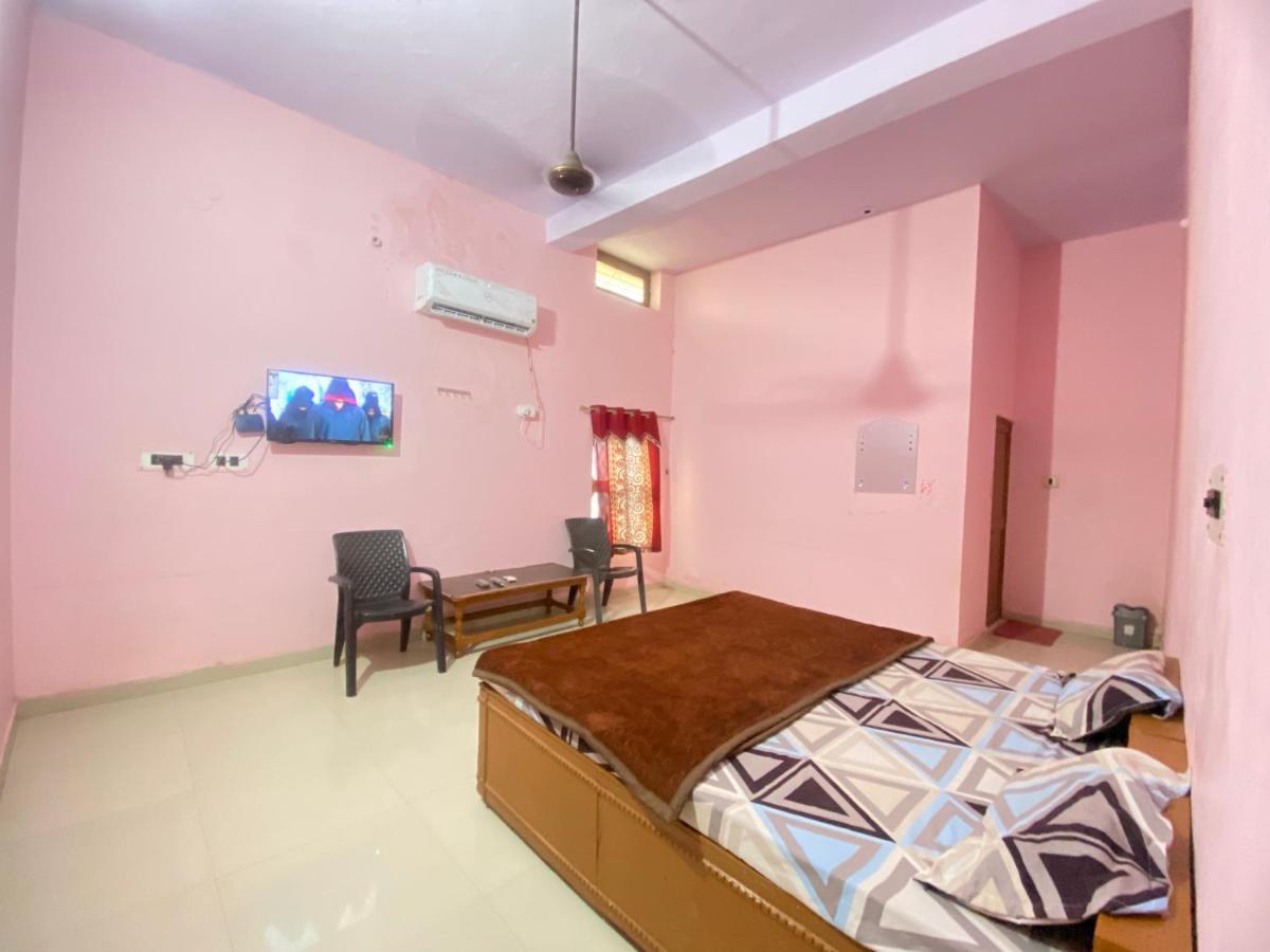 Hotel Shri Mahant Orchha 5 Mint Walking From Ram Raja Temple Buitenkant foto