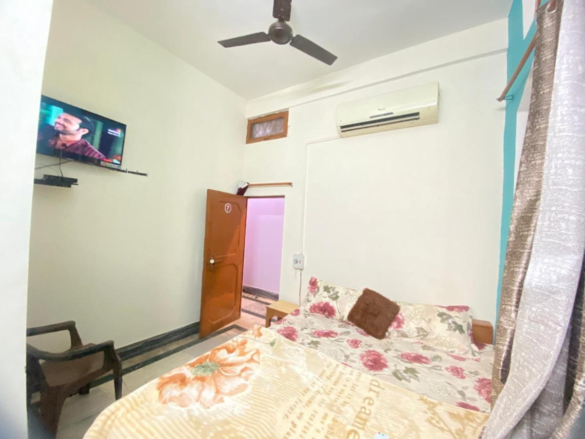 Hotel Shri Mahant Orchha 5 Mint Walking From Ram Raja Temple Buitenkant foto