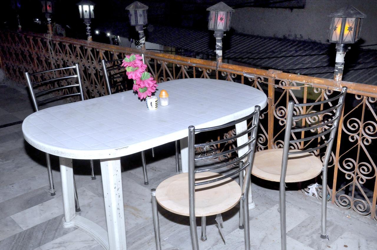 Hotel Shri Mahant Orchha 5 Mint Walking From Ram Raja Temple Buitenkant foto