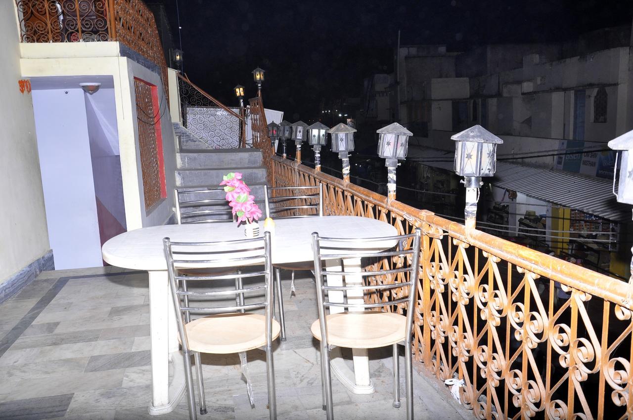 Hotel Shri Mahant Orchha 5 Mint Walking From Ram Raja Temple Buitenkant foto