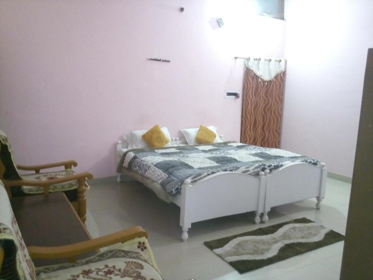 Hotel Shri Mahant Orchha 5 Mint Walking From Ram Raja Temple Buitenkant foto