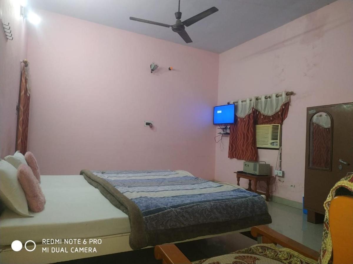 Hotel Shri Mahant Orchha 5 Mint Walking From Ram Raja Temple Buitenkant foto